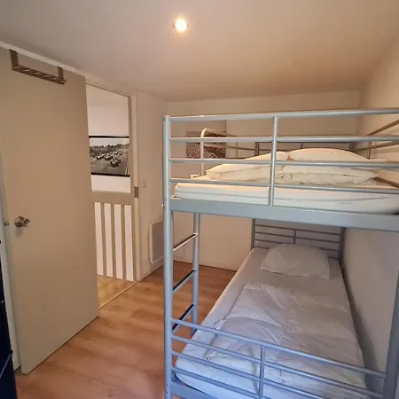 4 Pièces Avec Piscine Et Garage à - Fr-1-780-44 *